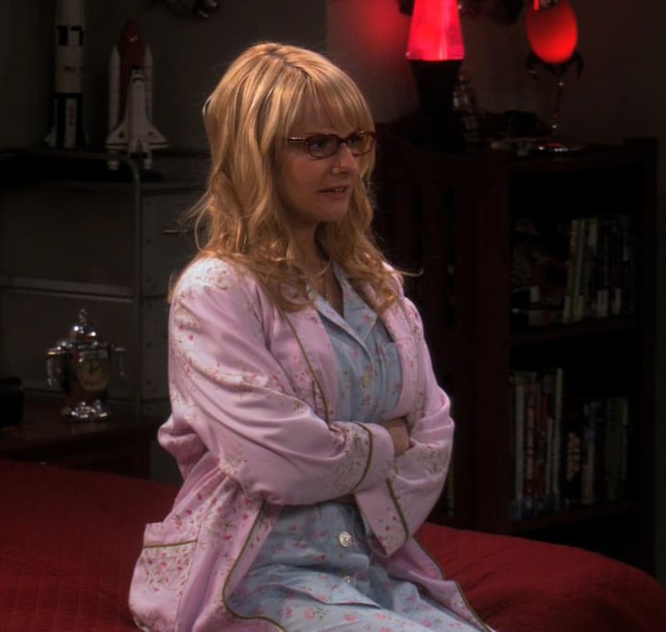 Bernadettes blue pajamas and pink robe on The Big Bang Theory