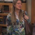 Penny’s patterned hoody and brown leather handbag on The Big Bang Theory