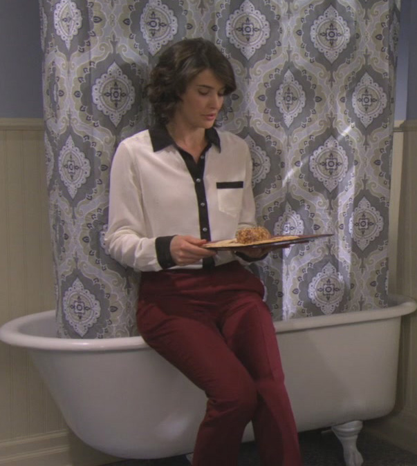 Robin's black and white button up blouse with red pants from the bathroom scene on How I met your mother