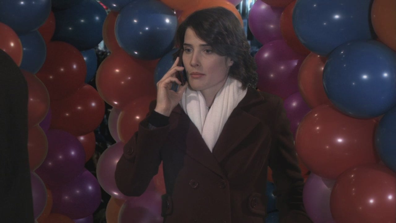 Robin's burgundy coat with cream scarf on How I met your mother