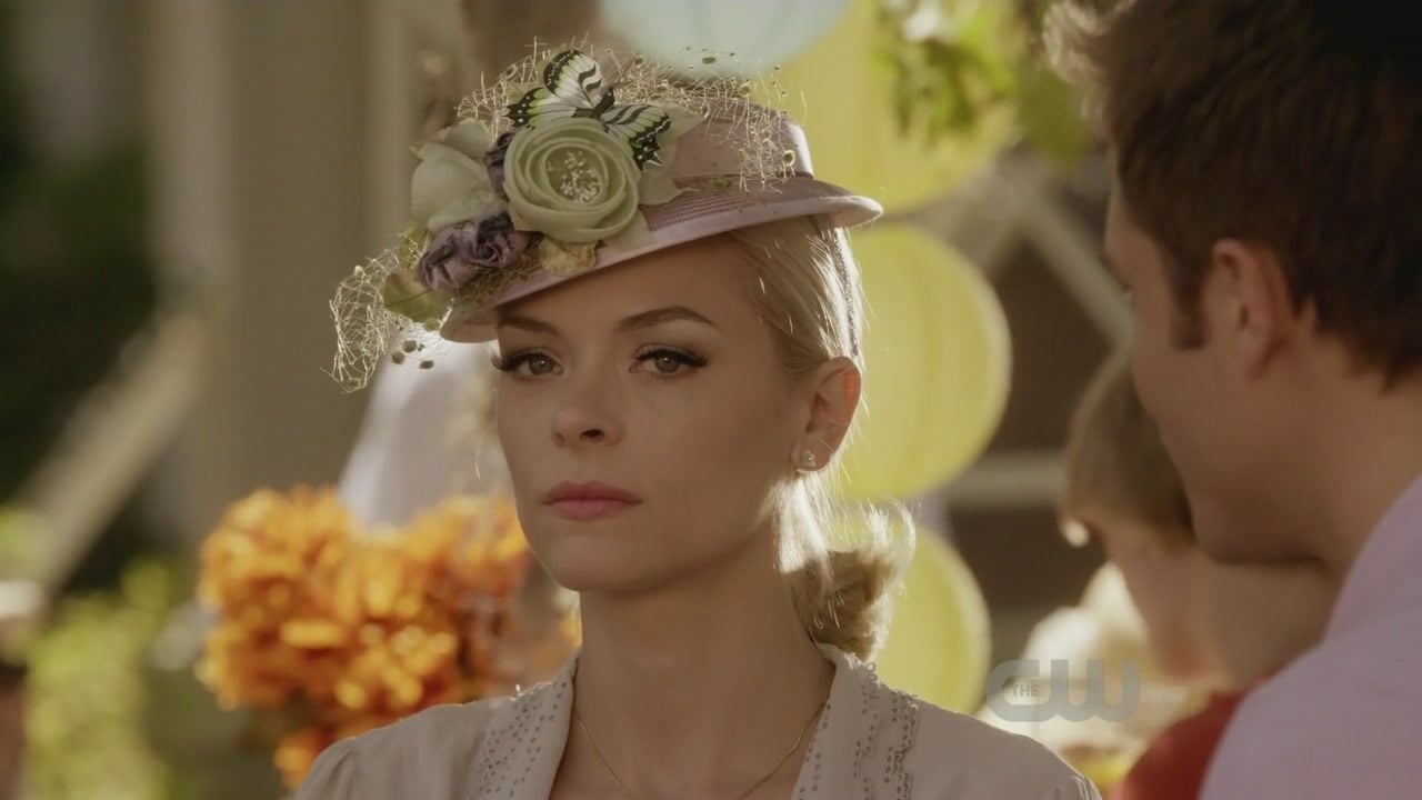 Lemon's butterfly and flower hat on Hart of Dixie