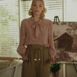 Lemon’s pink pussybow blouse and green trousers on Hart of Dixie