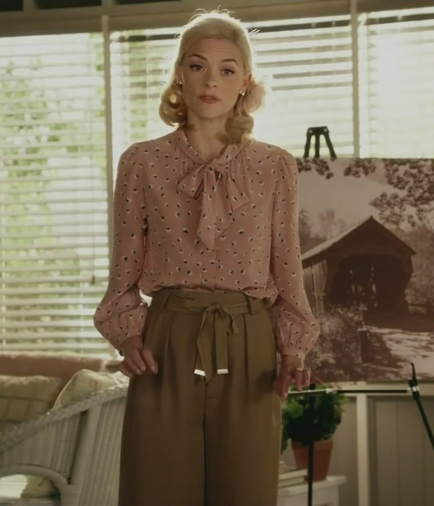 Lemon's pink pussybow blouse and green trousers on Hart of Dixie