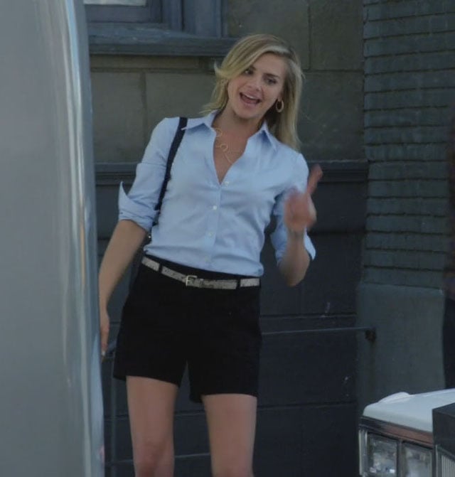 Jane's black shorts and blue blouse on Happy Endings