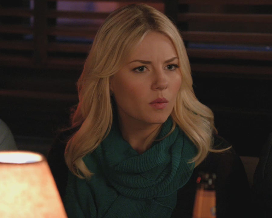 Alex's green scarf on Happy Endings