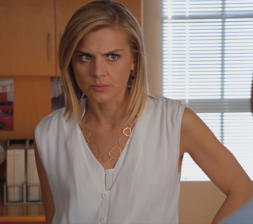 Jane's gold link necklace on Happy Endings
