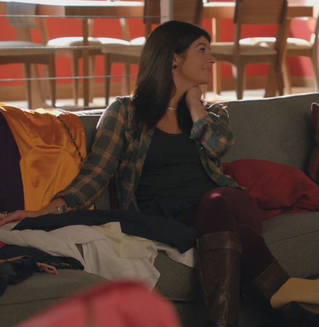 Penny's blue and orange check shirt on Happy Endings