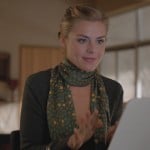 Jane’s green spotty scarf on Happy Endings