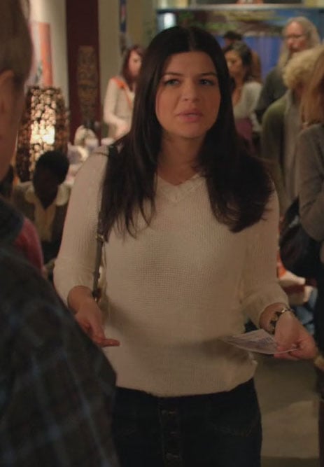 Penny's white sweater on Happy Endings