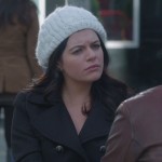 Penny’s white knit beanie on Happy Endings