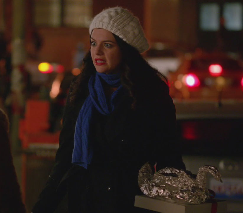 Penny's cobalt blue knit scarf on Happy Endings