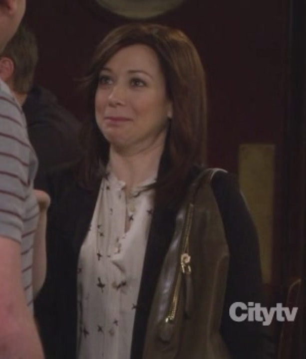 Lily's olive green handbag on How I Met Your Mother