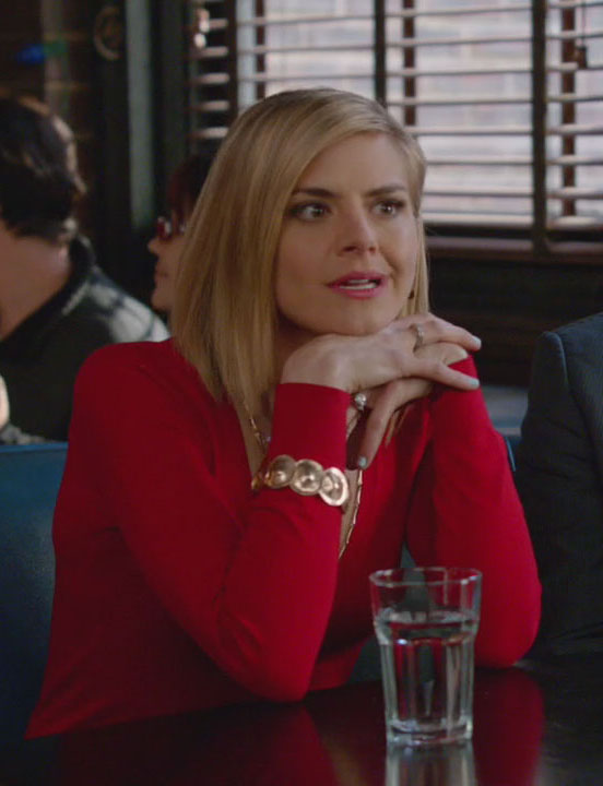 Jane's red top and gold bracelet on Happy Endings