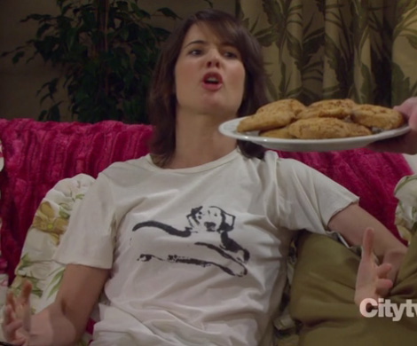 Robin's dog print tshirt on How I Met Your Mother