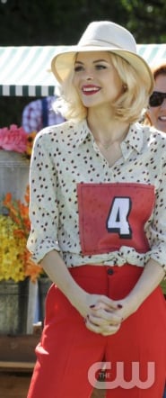 Lemon's red pants, white printed blouse and cream hat on Hart of Dixie