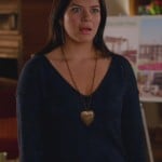 Penny’s gold heart necklace on Happy Endings