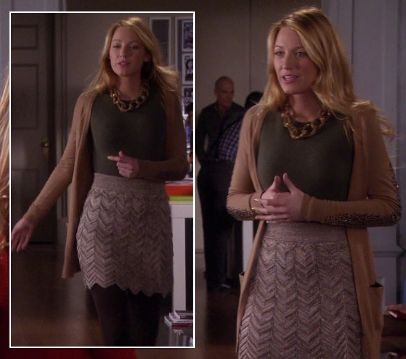 Serena’s zig zag skirt and chunky chain necklace on Gossip Girl