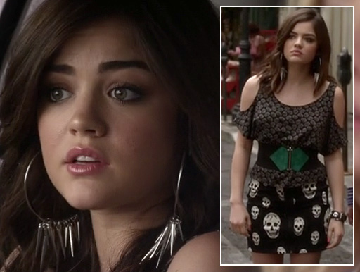 Aria's skull print skirt and cutout top on Pretty Little Liars