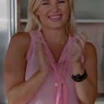 Alex’s pink shirt on Happy Endings season 3