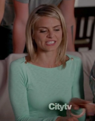 Jane’s mint green top with buttons on the shoulder on Happy Endings