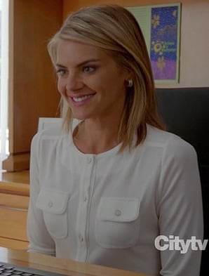 Jane's white button front top with two pockets on Happy Endings season 3