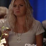 Alex’s white top with oval necklace on Happy Endings