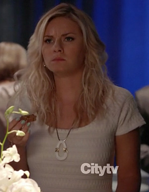 Alex's white top with oval necklace on Happy Endings