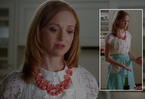 Emma's coral flower necklace and blue apron on Glee