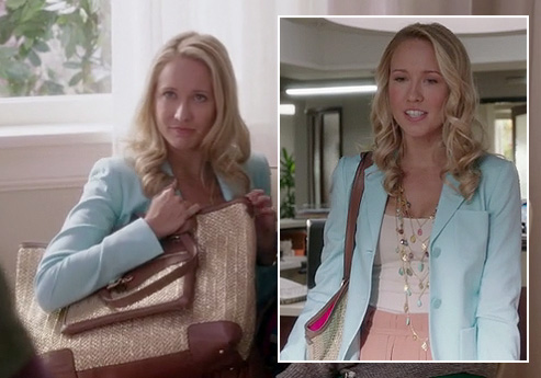 Gwen’s light blue blazer, pleated skirt and oversized straw tote bag on The Mindy Project