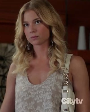 Emily's beige and white printed tank top on Revenge