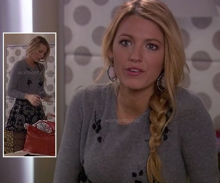 Serena’s grey sweater and skirt with pink earrings on Gossip Girl