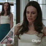 Victoria’s teal green pencil skirt on Revenge