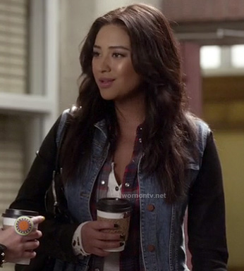 Emily’s denim jacket with black sleeves on Pretty Little Liars