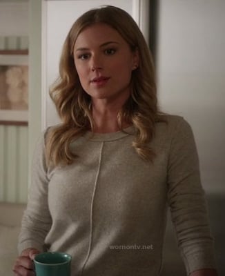 Emily's light grey sweater on Revenge