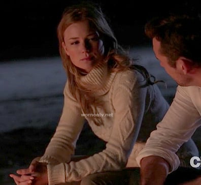 Emily's white cable knit turtleneck sweater on Revenge