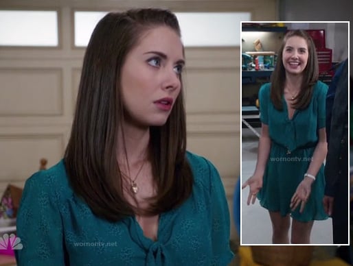 Annie’s teal green neck tie dress on Community