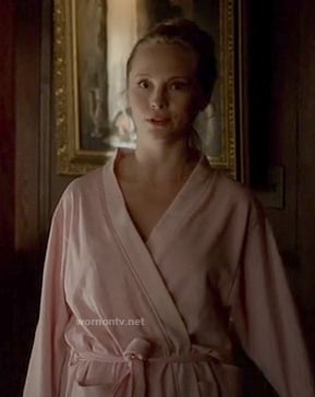 Caroline's pink bathrobe on The Vampire Diaries