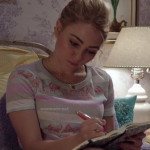 Carrie’s pastel stripe horse t shirt on The Carrie Diaries