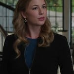 Emily’s black zip up jacket and teal blue sweater on Revenge