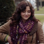 Maggie’s chunky knit purple scarf on The Carrie Diaries