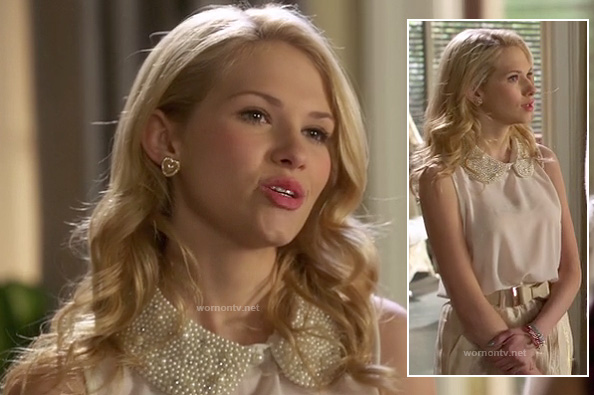 Magnolia's white blouse with pearl peter pan collar and gold heart stud earrings on Hart of Dixie