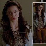 Marley’s floral print dipped hem top and mustard jeans with lightwash denim jacket on Glee