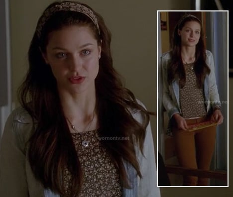 Marley's floral print dipped hem top and mustard jeans with lightwash denim jacket on Glee