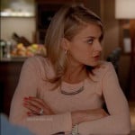 Jane’s peach long sleeved top and bar necklace on Happy Endings