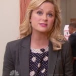 Leslie’s navy blue and white polka dot top on Parks & Recreation