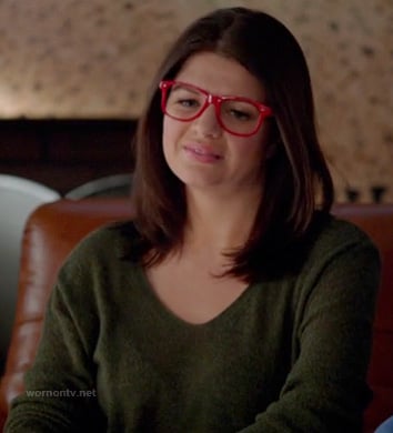 Penny's green sweater on Happy Endings