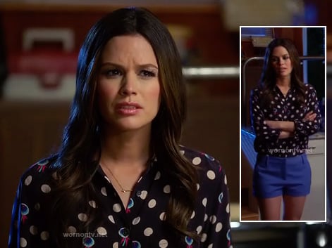 Zoe's black dot print shirt and blue shorts on Hart of Dixie