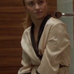 Juliette’s cream and black contrast trim bath robe on Nashville