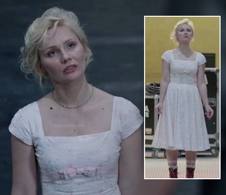 Scarlett's white dress with pink bow on Nashville