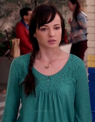 Jenna's green lace top on Awkward